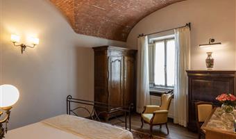 1 queen bed, non-smoking, classic room