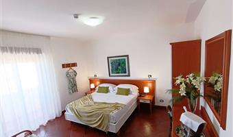 triple room, 1 queen and 1 single, non-smoking, comfort room, balcony, convertible into two twin beds