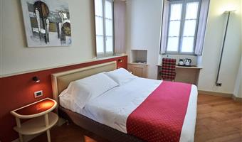 1 queen bed, non-smoking, standard room, convertible into two twin beds