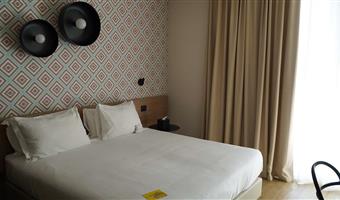 1 queen 3 single, non-smoking, family room, connecting rooms