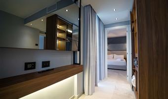 suite-1 queen bed, non-smoking, sofabed, private garden