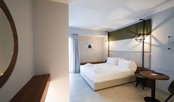 1 queen bed, non-smoking, junior suite, sofabed, private garden