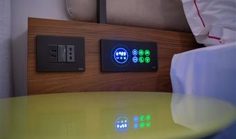 1 queen bed, non-smoking, junior suite, sofabed, private garden