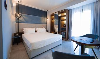 1 queen bed, non-smoking, superior room
