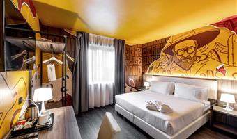 1 queen 2 single beds, non-smoking, comfort room, connecting room