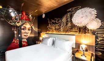 1 queen 2 single beds, non-smoking, comfort room, connecting room