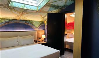 1 queen 2 single beds, non-smoking, comfort room, connecting room