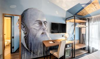 1 queen bed, non-smoking, comfort room, convertible into two twin beds