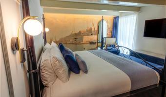 1 king bed, non-smoking, deluxe room