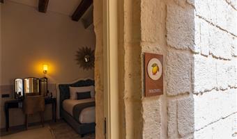 1 king bed, non-smoking, deluxe room