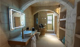 1 king bed, non-smoking, deluxe room