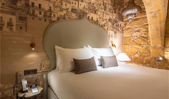 1 king bed, non-smoking, standard room
