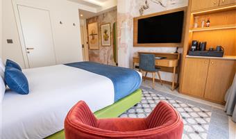 1 king bed, non-smoking, deluxe room, balcony, hot tub