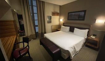 1 king bed, non-smoking, balcony