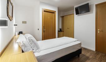 1 single bed, non-smoking, mountain view, shower only