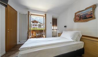 1 single bed, non-smoking, balcony, mountain view, shower only