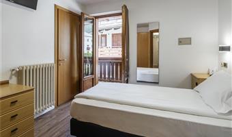 1 single bed, non-smoking, balcony, mountain view, shower only