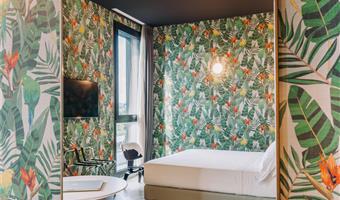 1 queen bed, non-smoking, superior room