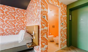 1 queen bed, non-smoking, superior room