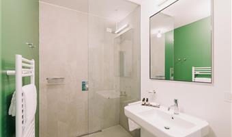 1 queen bed, non-smoking, superior room