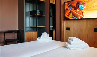 2 king size double beds, non-smoking rooms, comfort room