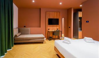 2 queen size beds 1 single bed, non-smoking rooms, comfort room, patio, connecting room, 2 bathrooms