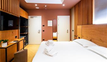 2 queen size beds 1 single bed, non-smoking rooms, comfort room, patio, connecting room, 2 bathrooms