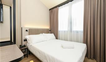 1 double bed, non-smoking, small room, french size bed 140 cm