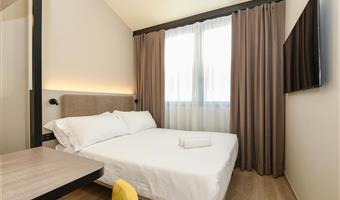 1 double bed, non-smoking, small room, french size bed 140 cm
