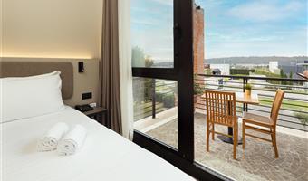 1 queen bed, non-smoking, executive room, balcony