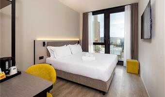 1 queen bed, non-smoking, executive room, balcony
