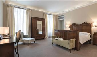 1 queen and 1 single, non-smoking, superior room, wall-to-wall carpeting