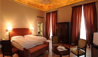 1 queen bed, non-smoking, deluxe room, view, convertible into two twin beds