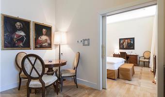 suite-1 queen bed, non-smoking, balcony, 2 flat screen tvs, view, parquet floor