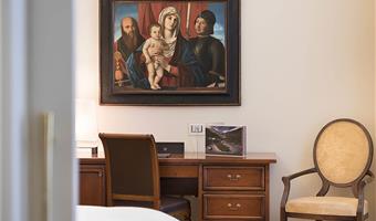 suite-1 queen bed, non-smoking, balcony, 2 flat screen tvs, view, parquet floor