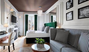 junior suite, 1 queen-size bed, sofa, sitting area, full breakfast included