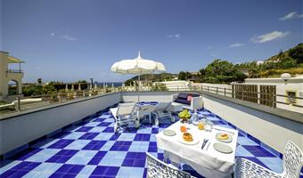 1 king bed, non-smoking, junior suite, sofabed for one person, terrace, sea view, deluxe furniture