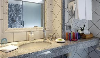 1 king bed, non-smoking, classic room, ground floor, patio