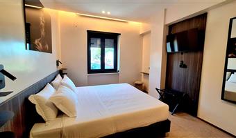 1 queen bed, non-smoking, standard room, convertible into two single beds