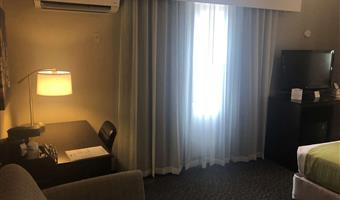 1 cama de matrimonio grande, no fumador, habitación en esquina, chaises longues, escritorio, nevera, wi-fi, desayuno completo