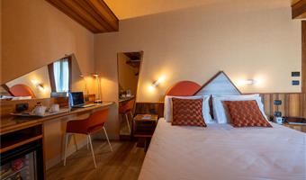 1 cama de matrimonio grande, no fumador, habitación ejecutiva, sofá-cama, cafetera y tetera, bata de baño