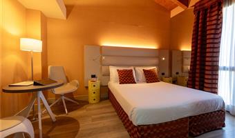 1 cama de matrimonio grande, no fumador, habitación de categoría superior, habitación de negocios, cafetera y tetera