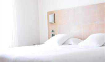 1 cama de matrimonio grande, habitación comodidad