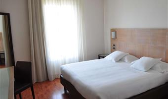 1 cama de matrimonio grande, habitación clásica