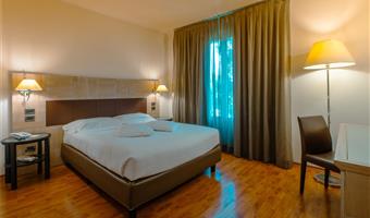 1 cama de matrimonio grande, no fumador, suite junior, balcón, jacuzzi, sala de estar