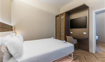 suite con una cama de matrimonio extragrande y 2 camas individuales., habitación familiar, dos dormitorios