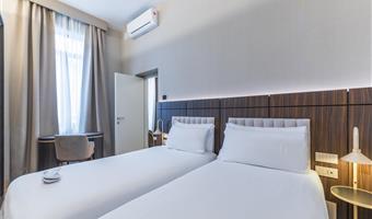 suite con una cama de matrimonio extragrande y 2 camas individuales., habitación familiar, dos dormitorios