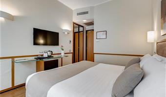 1 cama de matrimonio grande, habitación comodidad, cama extra