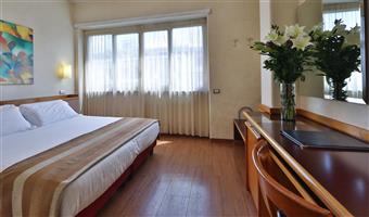 1 cama de matrimonio grande, habitación comodidad, cama extra