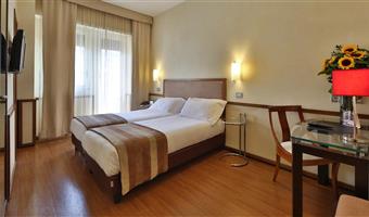 1 cama de matrimonio grande, habitación comodidad, cama extra